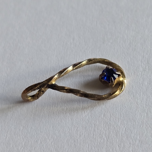 Vintage pendant blue gem gold tone Teardrop shaped dainty small - Picture 5 of 8